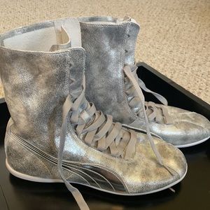 Wow!! Silver high top Puma sneakers